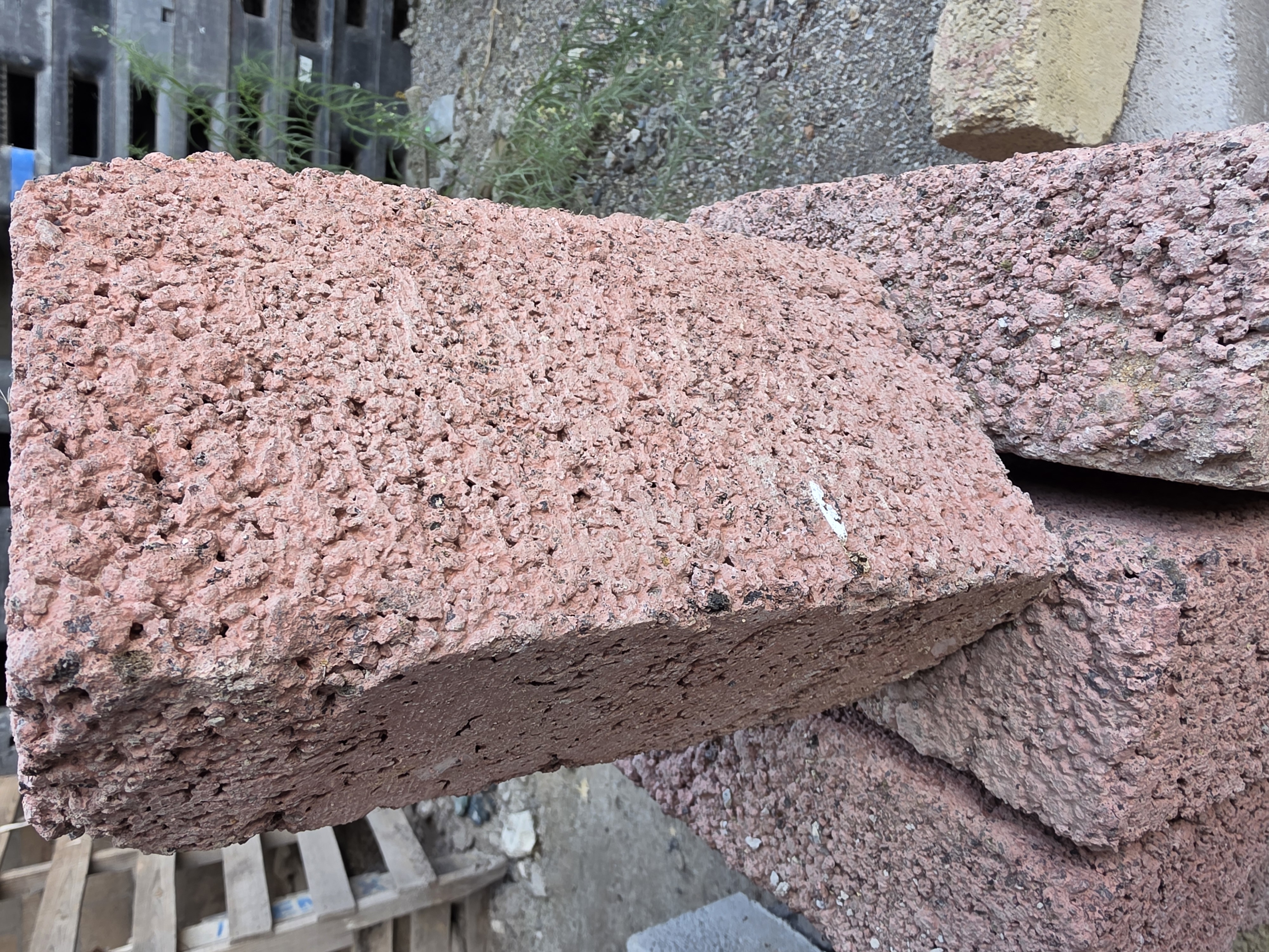 TABICON TEZONTLE ROJO 10x15x28